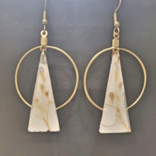 Load image into Gallery viewer, Earrings with hand dried Flowers in lightweight Cement
