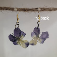 Load image into Gallery viewer, Pretty Pansies in Resin - Earrings