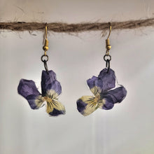 Load image into Gallery viewer, Pretty Pansies in Resin - Earrings