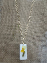 Load image into Gallery viewer, Dried flowers in Cement on beautiful circle chain