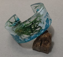 Load image into Gallery viewer, Concrete & Dried Moss Cuff Bracelet Blue