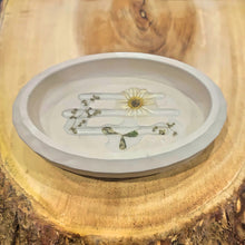 Load image into Gallery viewer, Handmade Floral & Concrete Soap Dish with Manitoba Grains