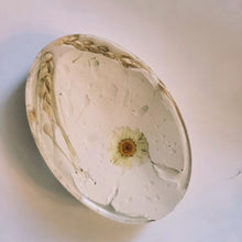 Load image into Gallery viewer, Oval Floral Ivory Concrete Soap dish