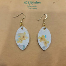 Load image into Gallery viewer, Lightweight Cement & Flower Pendant & Earrings Set