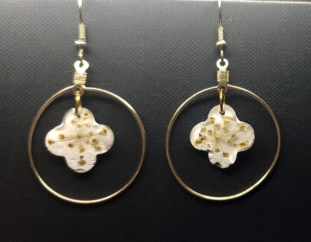 Earrings with hand dried Flowers in Cement & Metal