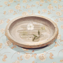 Load image into Gallery viewer, Handmade Concrete &amp; Floral  Soap Dish with Manitoba Grains
